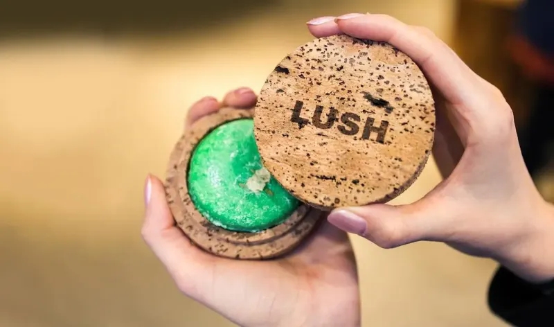 luxury minimalist eco-friendly cosmetic packaging design