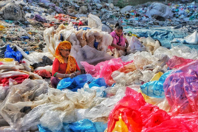 plastic packaging waste harming environment pollution