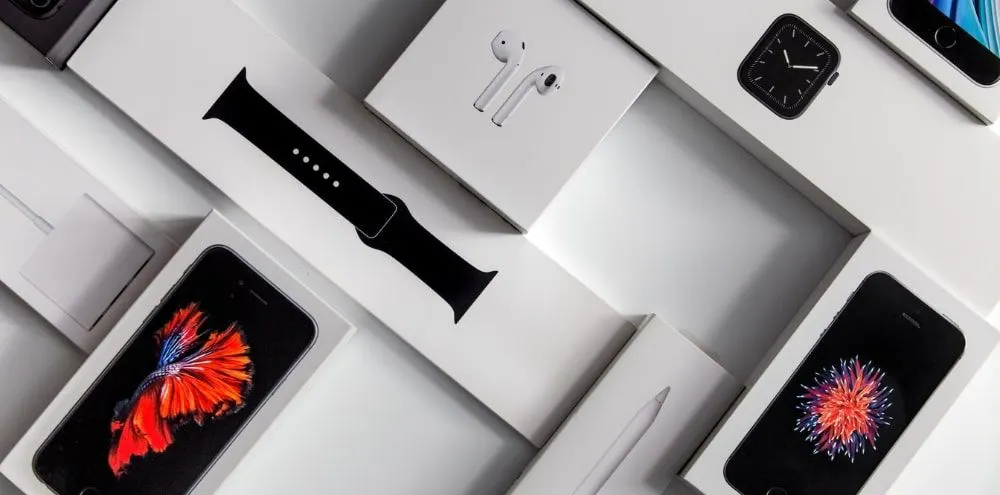Apple minimalist white box sleek packaging