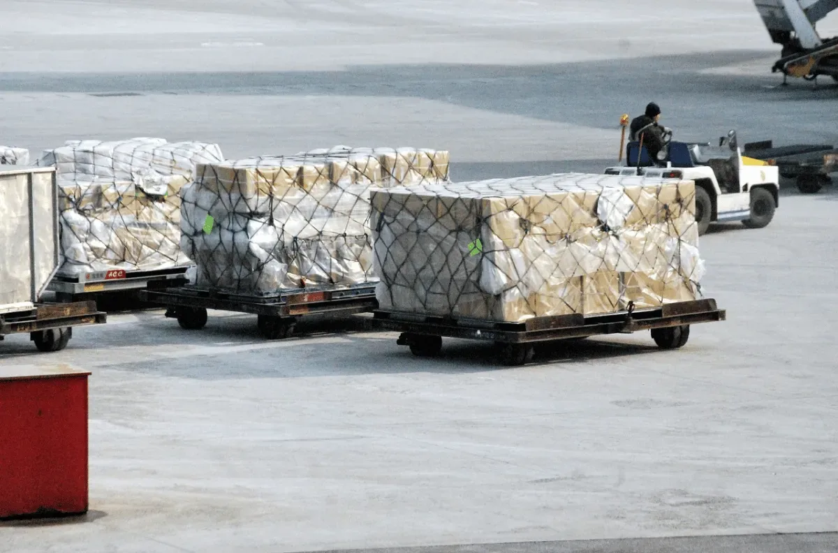 shipment delay customs logistics supplier communication