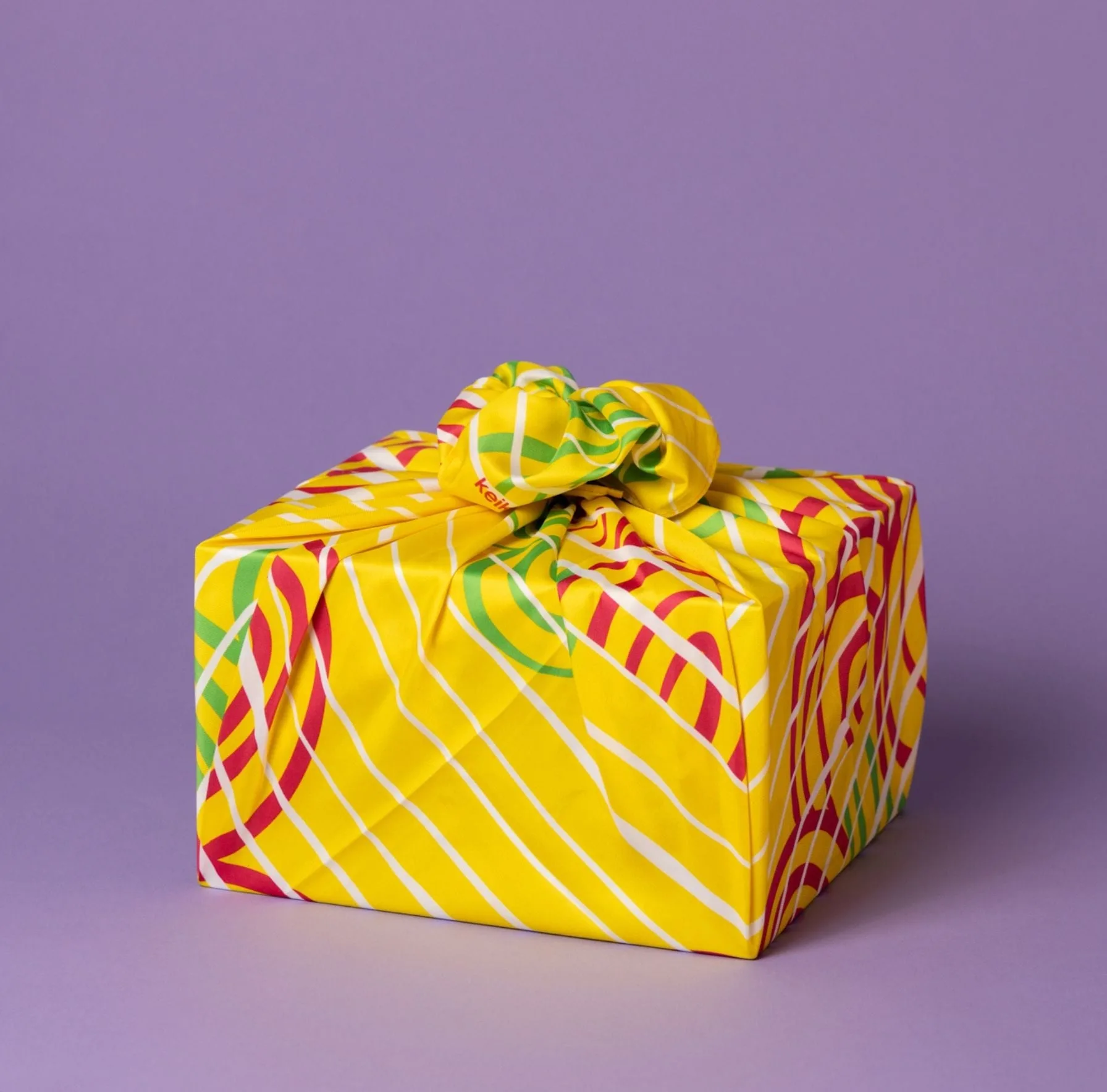 eco friendly sustainable gift wrapping with kraft paper fabric and decorative boxes