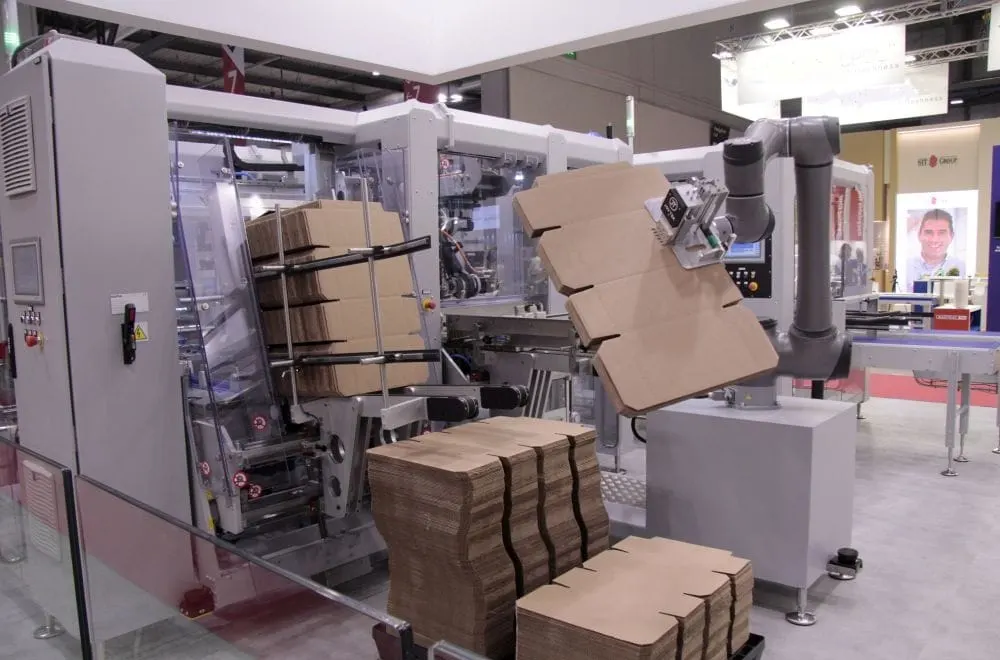 robotic packaging production line with sustainable boxes